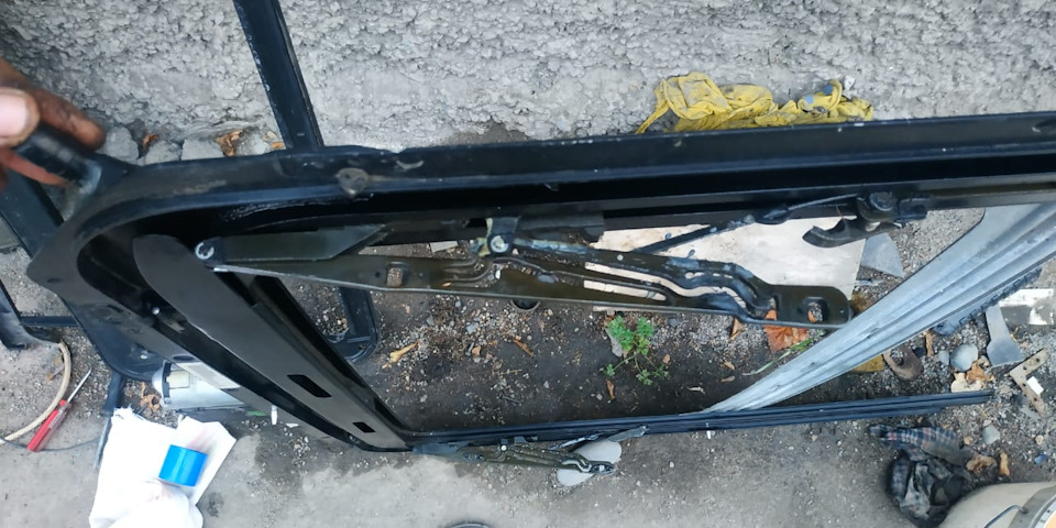 AAAgNSoeA 960 Как обслуживать люк на автомобиле