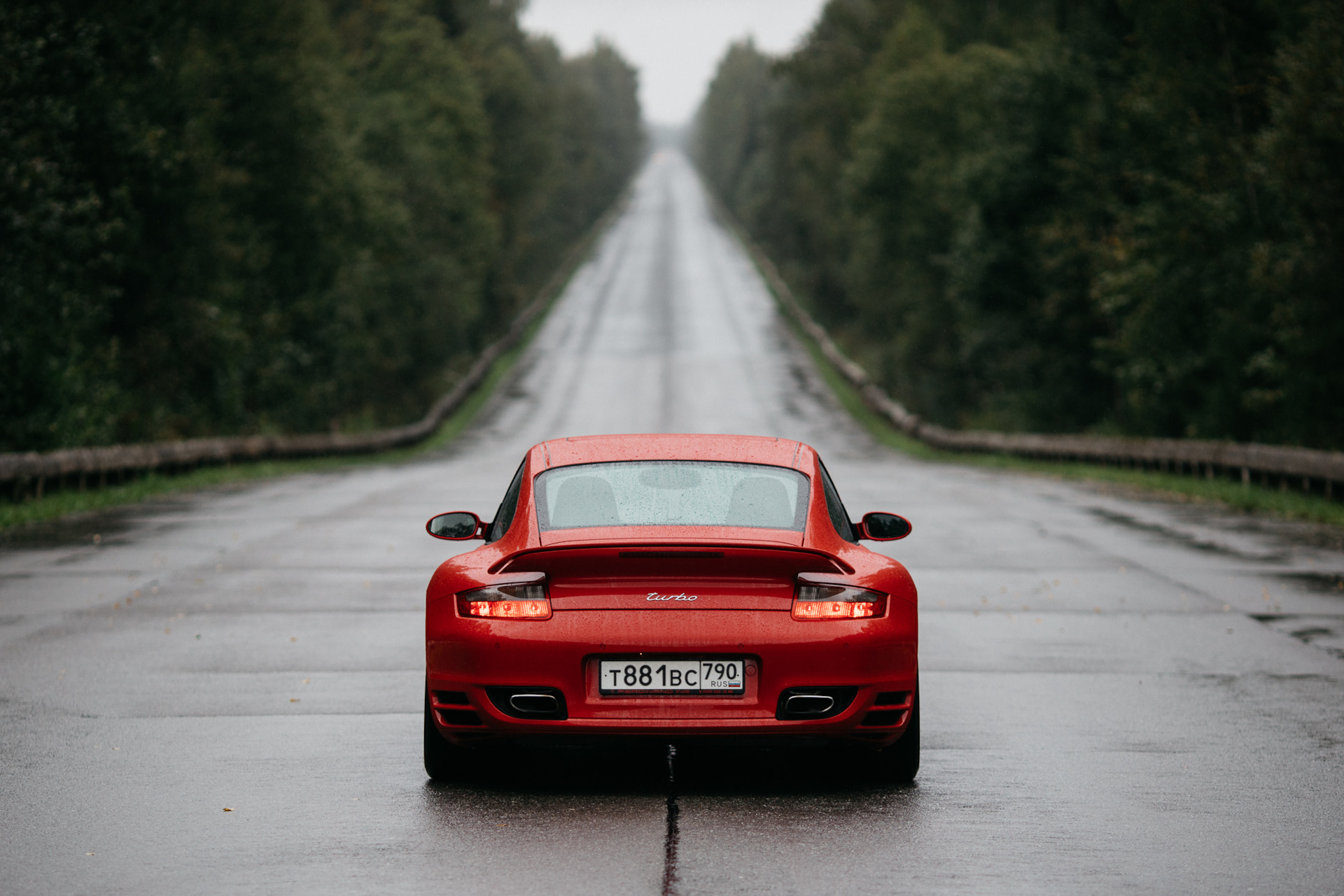 Porsche 911 на дороге