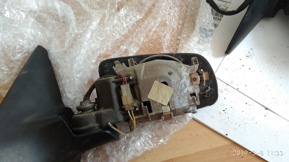 Сейчас раскидал зеркала, так как они с праворукого гольфа, перекину на свои уголки. Разобрал механизм электроскладывания и назрело пара вопросов: 1. Так как сразу не поставил метки на шестерни, боюсь не поймать положение зеркала относительно уголка, может есть какие метки? 2. Чем смазать механизм электроскладывания внутри и снаружи, в оригинале понял что смазки разные. — Volkswagen Golf Mk4