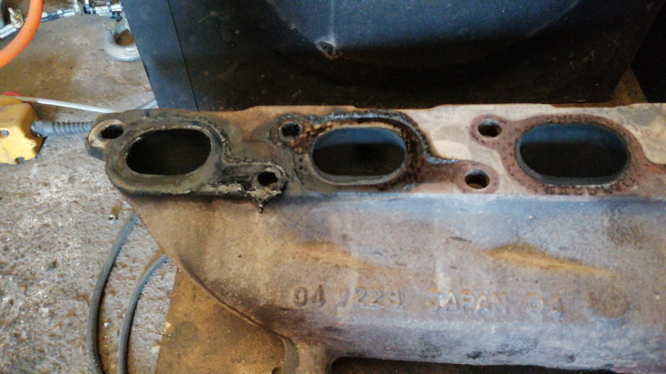 Гонит масло в выпускной коллектор — Volvo S60 (1G), 2,5 л, 2005 года ...