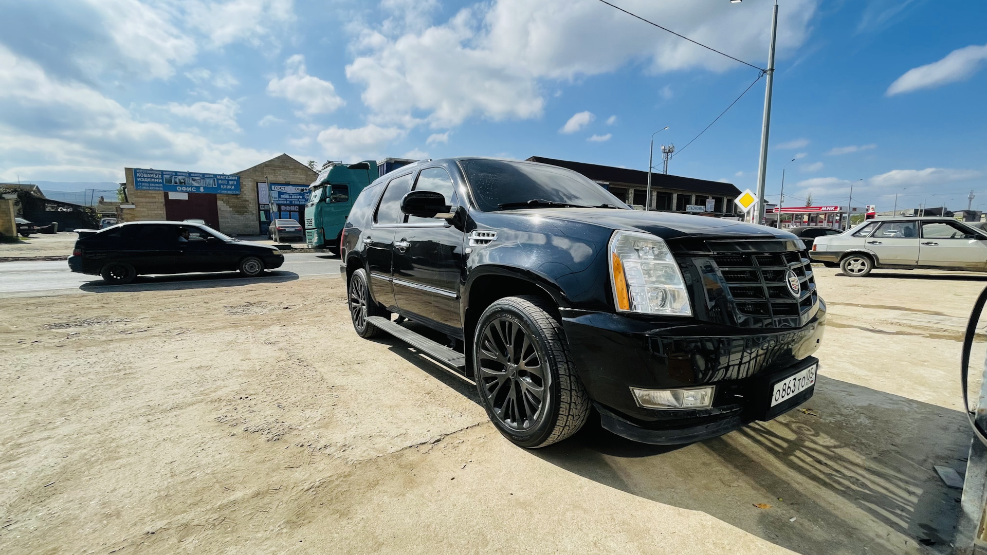 Cadillac Escalade drive2