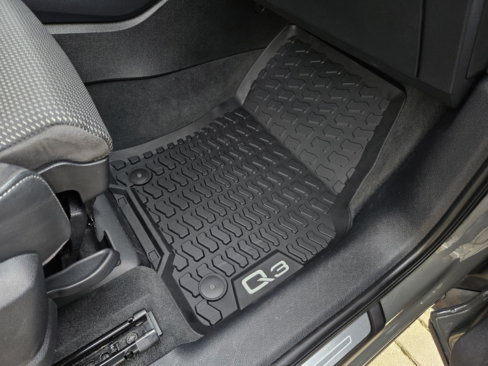 Оригинальные зимние коврики. — Audi Q3 (2G), 2 л, 2019 года ...