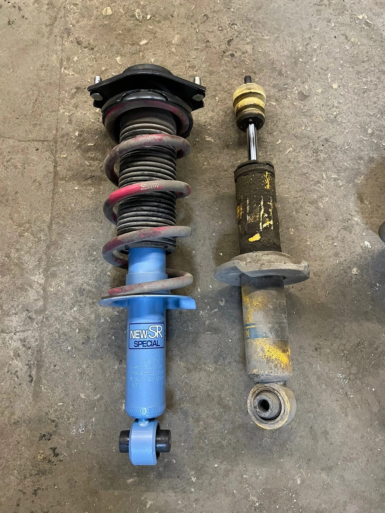 Стойки чайзер 100. Амортизаторы субару леворг. Subaru levorg стойки bilstein. Амортизаторы субару леворг. Стойки subaru levorg.