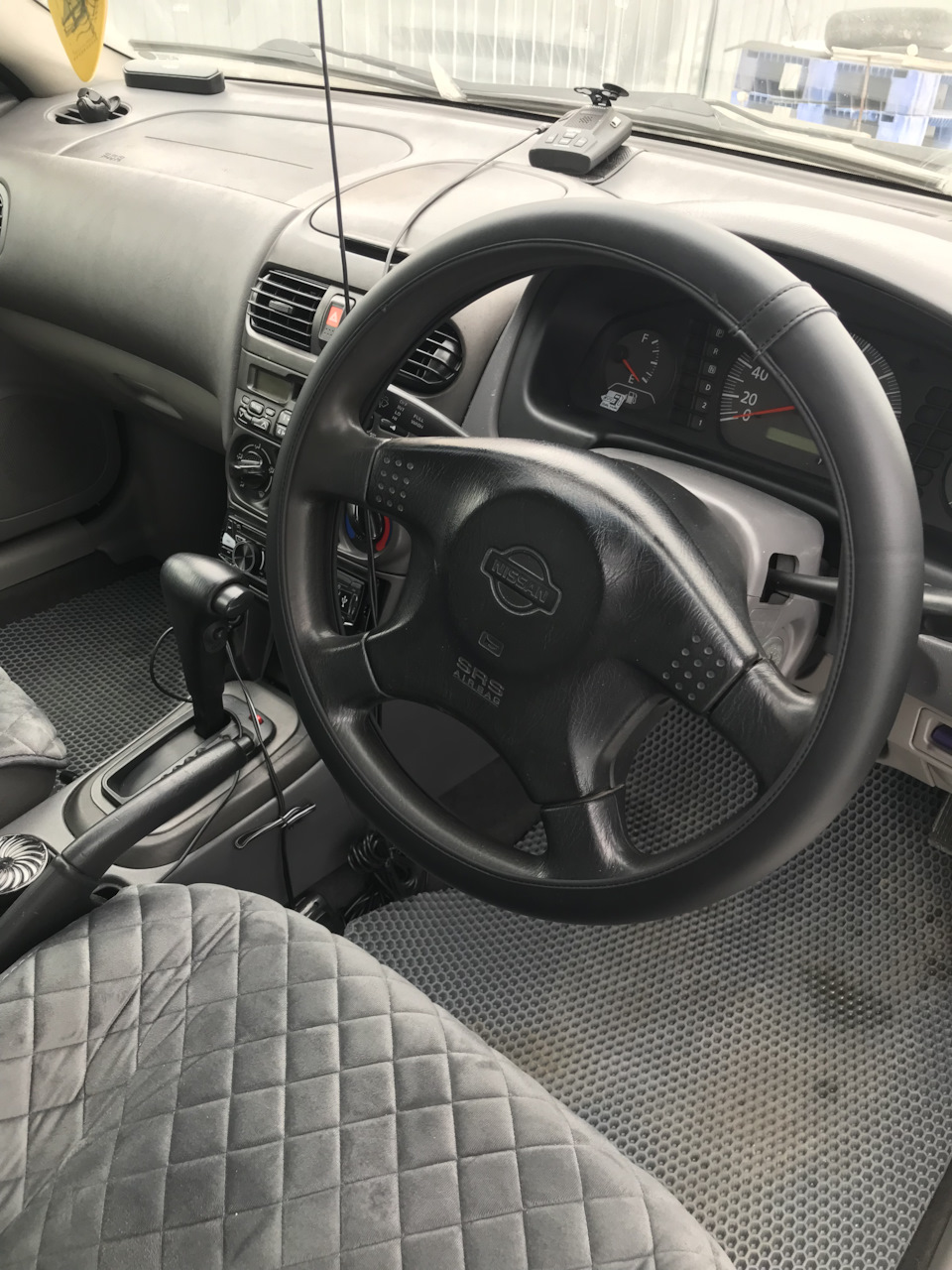 Замена моторчика стеклоподъемника и замена руля — Nissan Sunny (B15), 1 ...