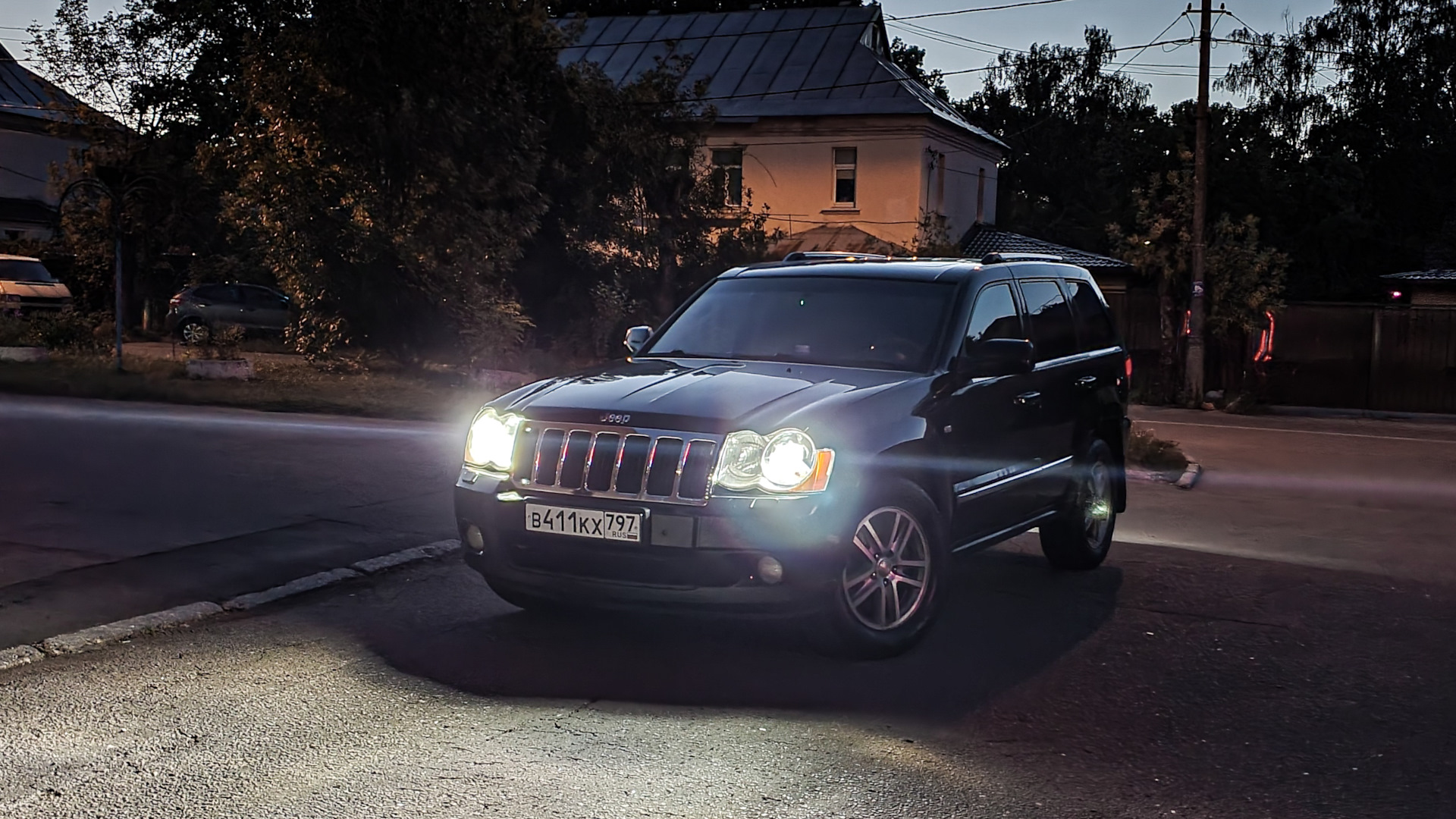 Шуршит черный джип. Jeep Grand Cherokee 2008 3.0 дизель. Черный джип. Джип черный большой.