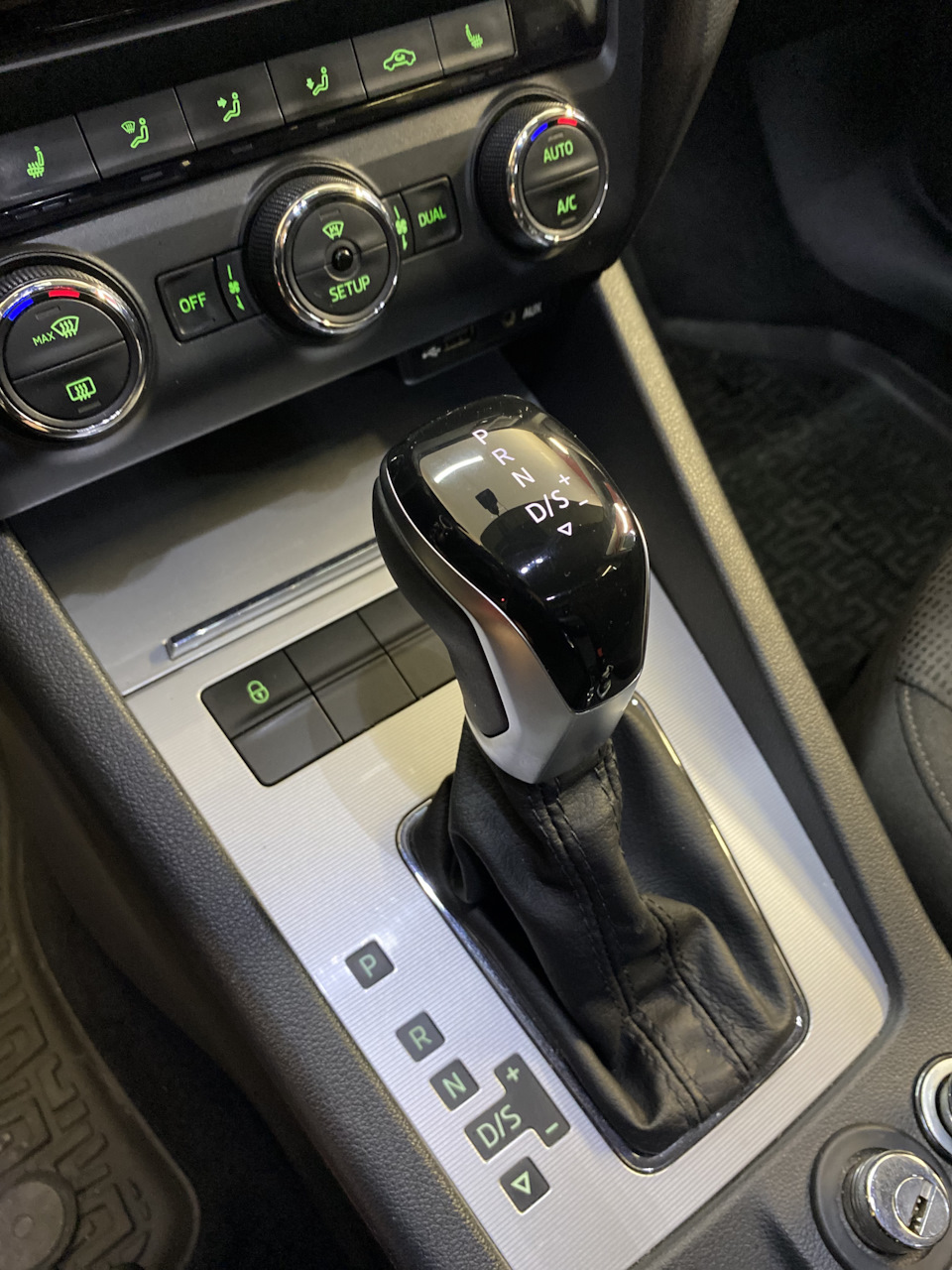 Тормоза и ручка КПП от Тигуана — Skoda Octavia A7 Mk3, 1,8 л, 2015 года ...