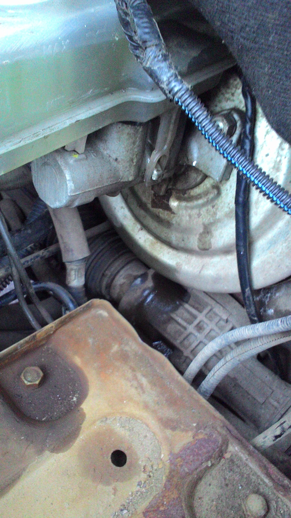 потек бачок главного тормозного цилиндра — Lada Калина универсал, 1,6 л ...