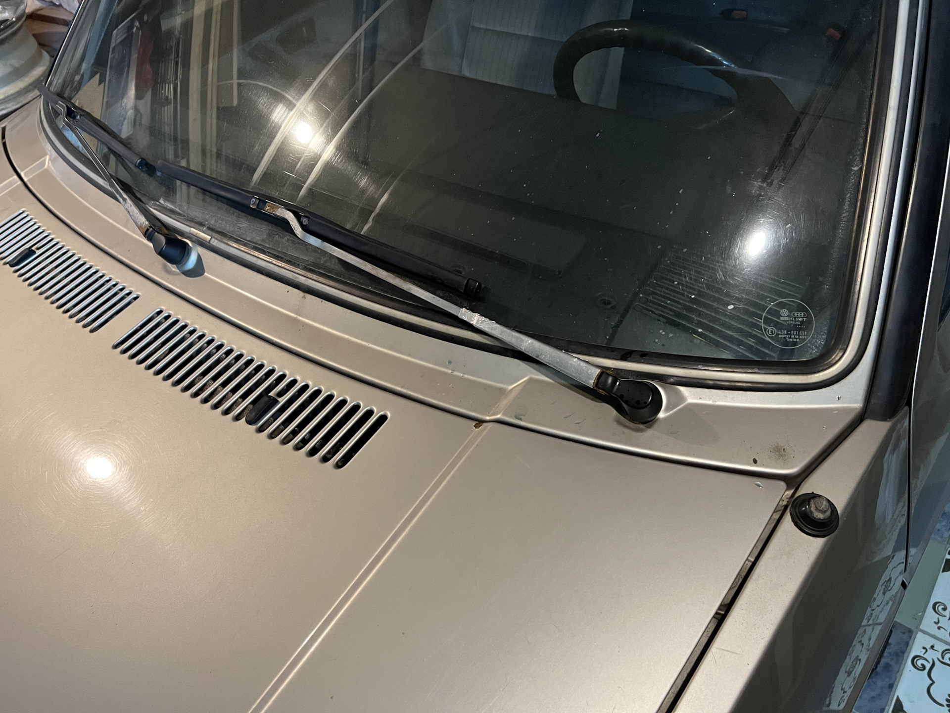 Заглушки на поводки дворников. — Volkswagen Golf Mk2, 1,8 л., 1987 года ...
