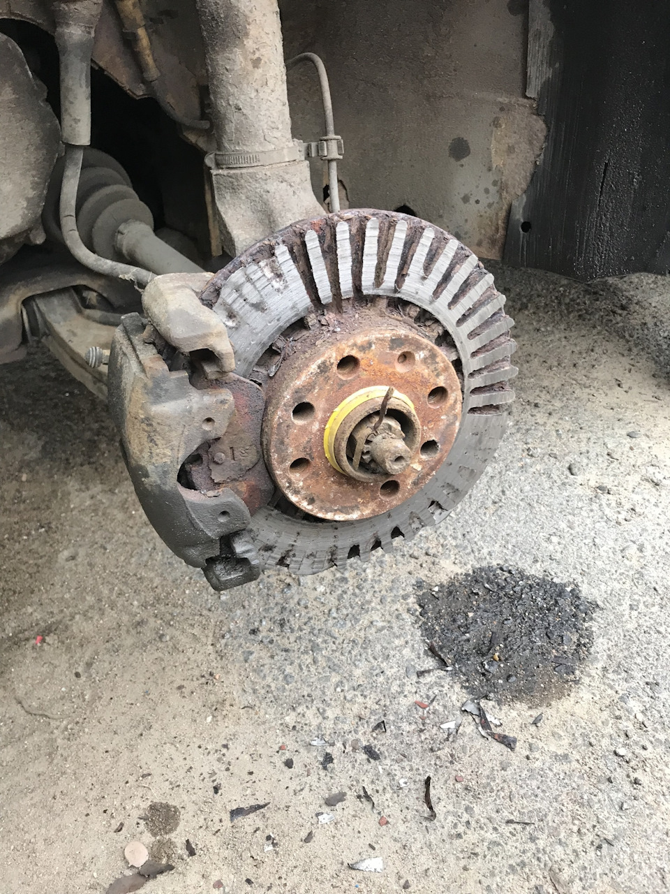 Странно, почему плохо тормозит? — DRIVE2