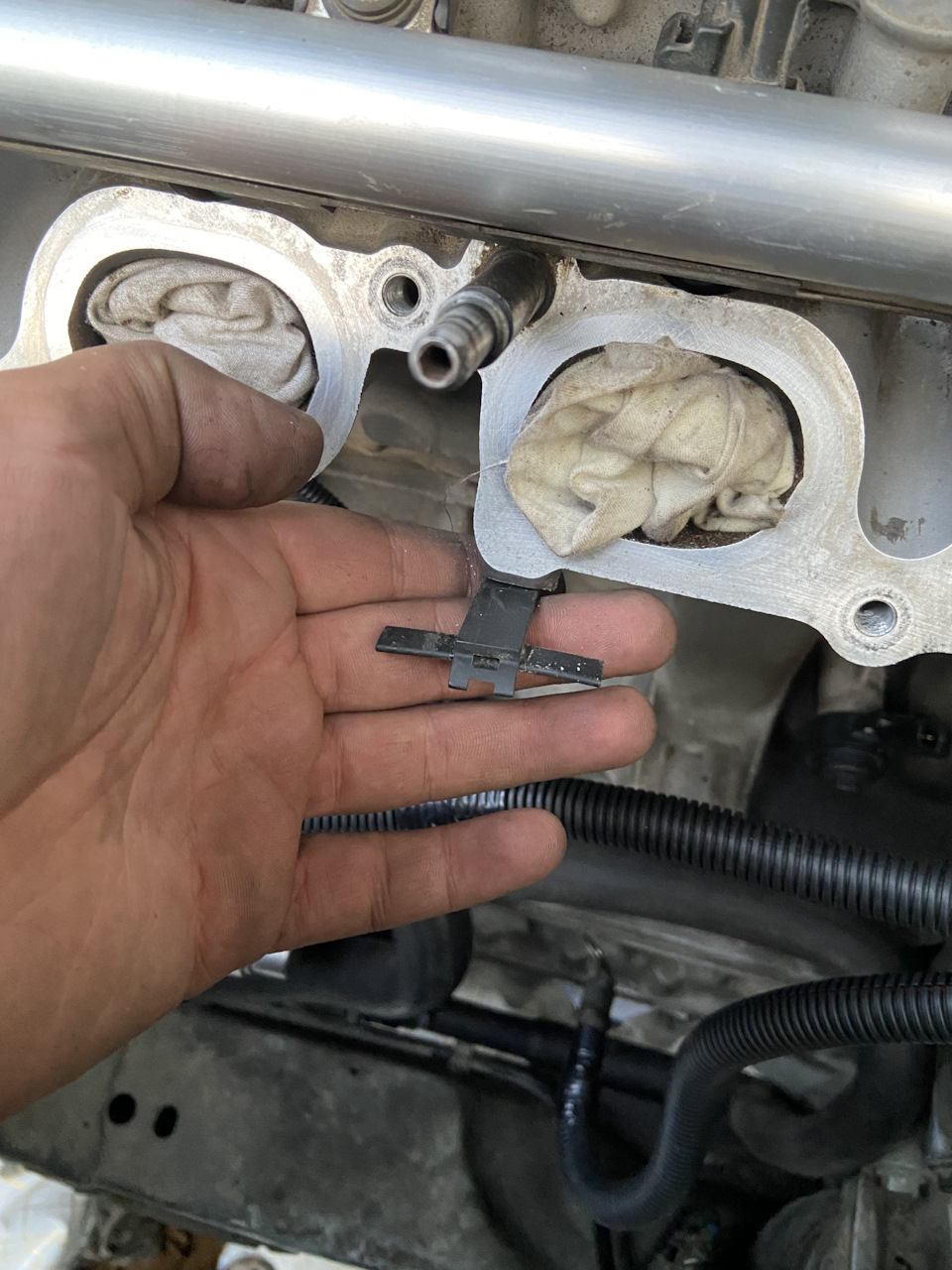 Крепление проводки штатное сломано. — Volvo XC90 (1G)