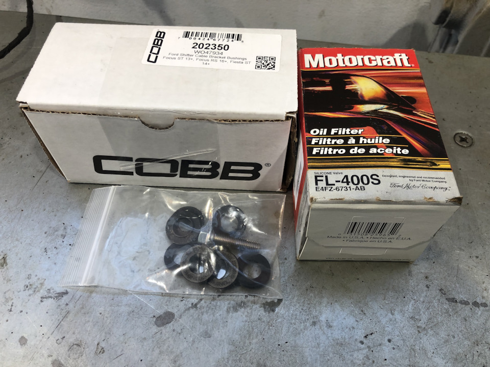 Втулки кронштейна троса переключения передач на Ford Fiesta ST от COBB