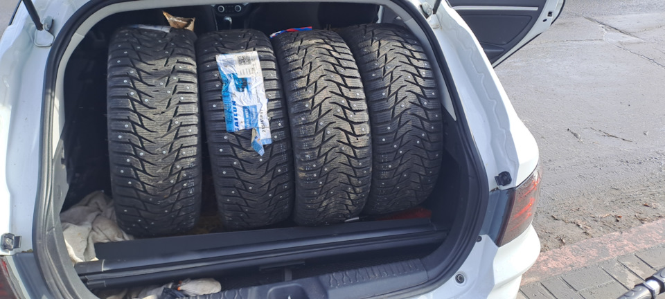 Новые зимние шины 215/45R17 — Lada Vesta SW (1G), 1,6 л, 2020 года ...