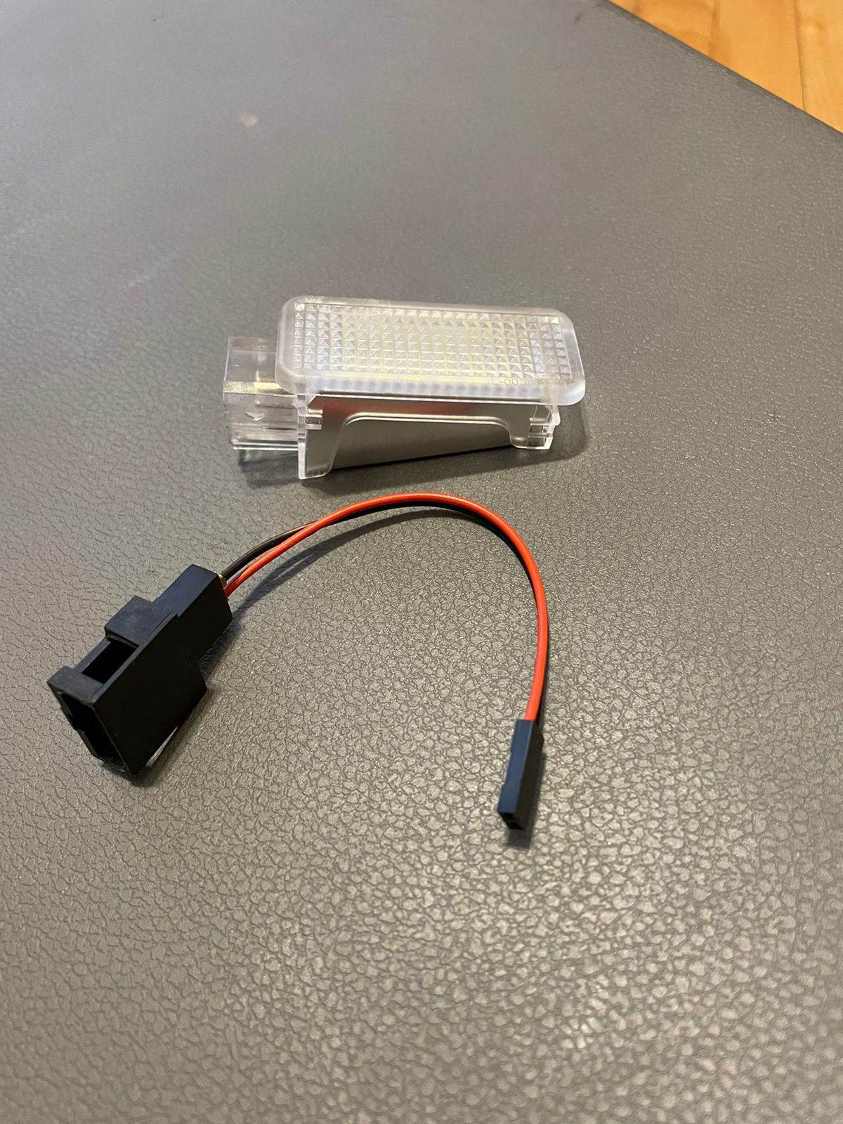 Перетяжка карпетом обшивки багажника — Ford C-Max I, 2 л, 2007 года ...