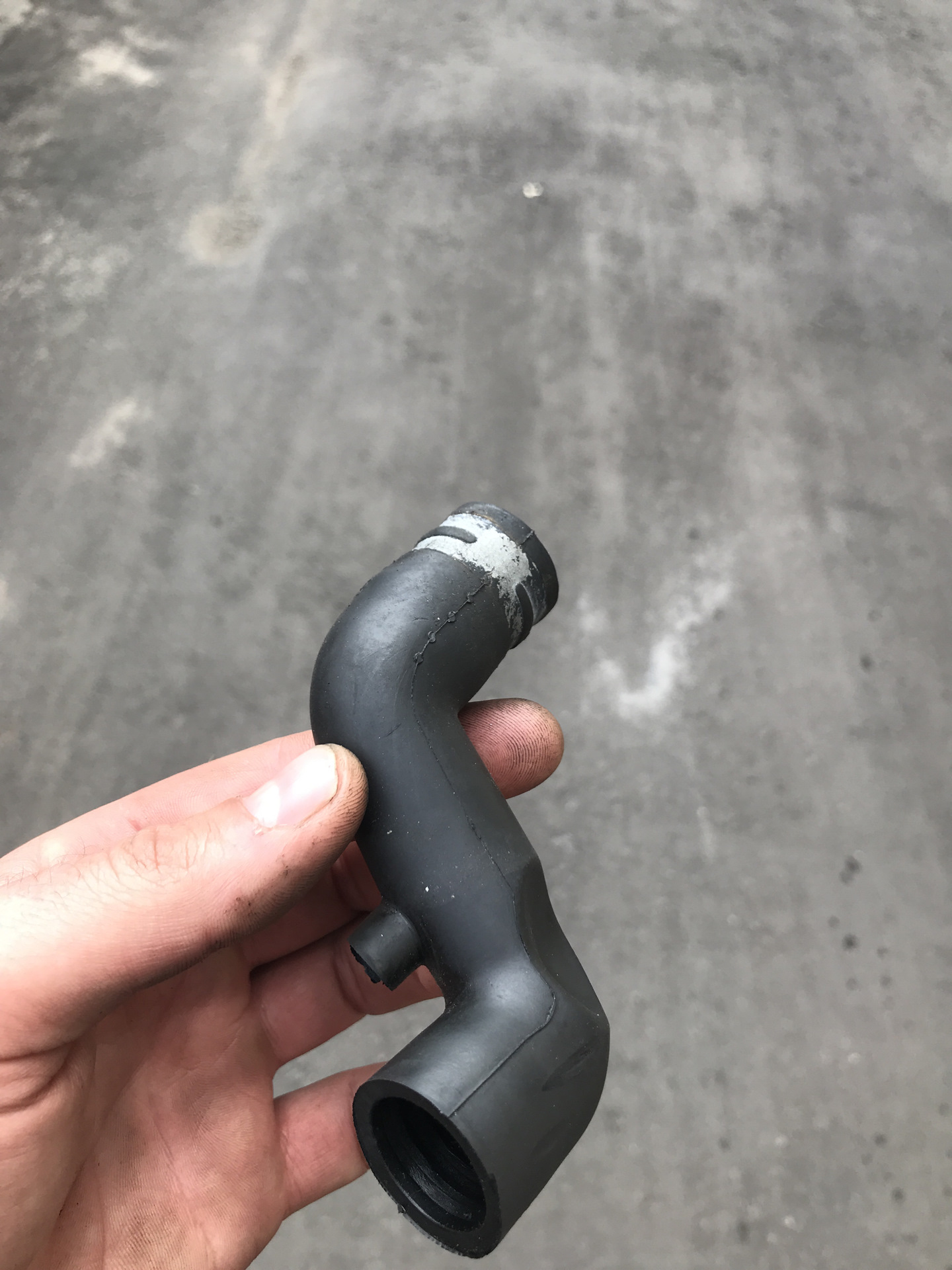 Шланг системы вентиляции картера. Шланг вентиляции картера рено логан. Шланг системы вентиляции картера. Шланг системы вентиляции картера. 3 2002.