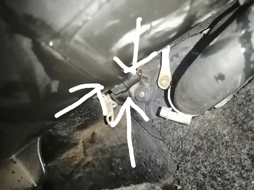 Течет на спайке пластика около краника печки — DRIVE2