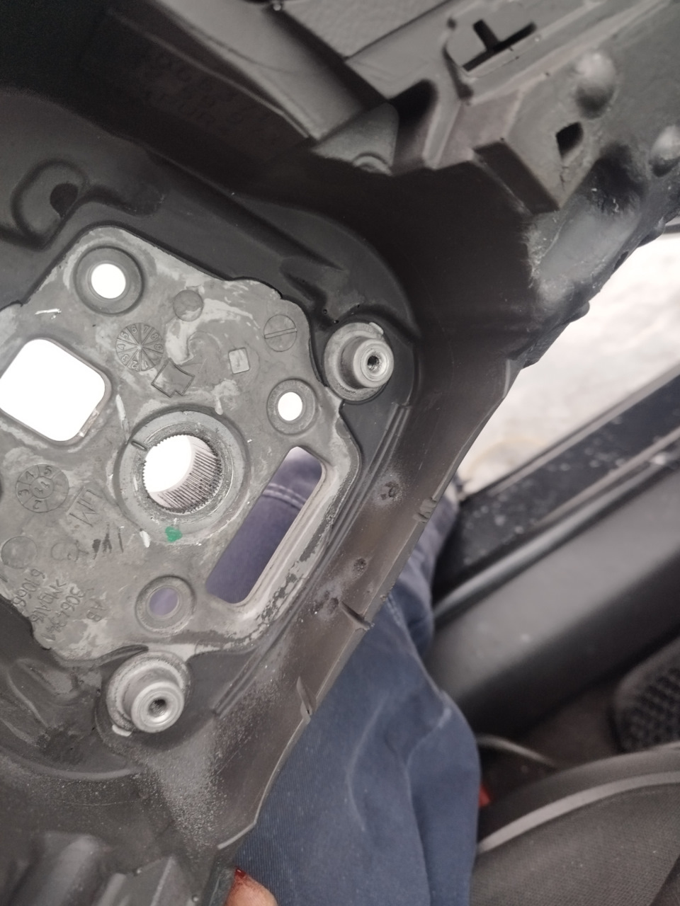 Повреждённые места — Chevrolet Cruze (1G)