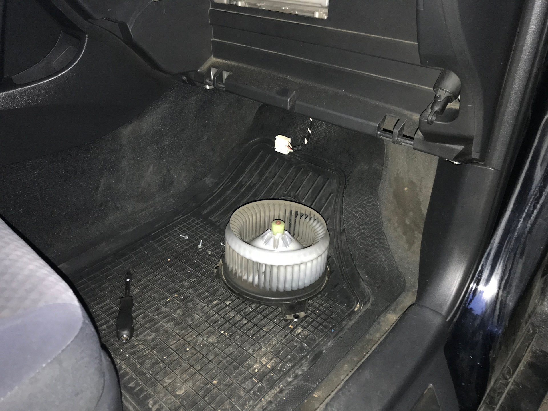 Как снять моторчик печки тойота камри 40 Снятие моторчика печки - Toyota Camry (XV40), 2,4 л, 2007 года своими руками DRI