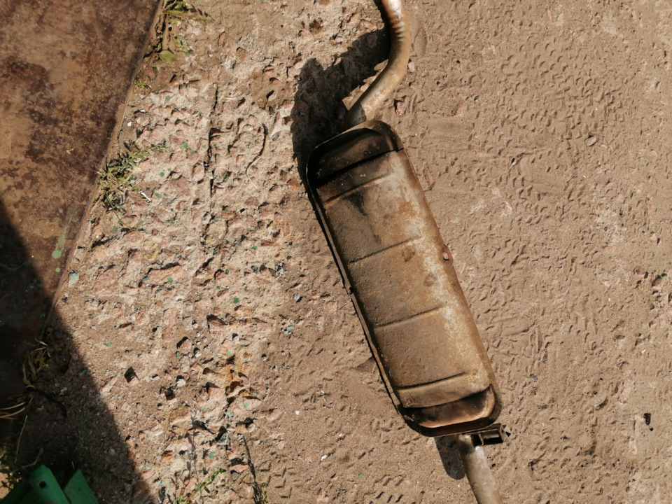 Замена глушителя ВАЗ-2106 — Lada 21065, 1,5 л, 1998 года | своими ...