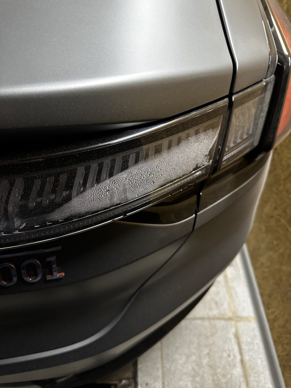 Потеет задний фонарь — Zeekr 001, 2022 года | наблюдение | DRIVE2