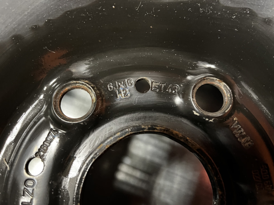Шины зимние нешипованные Bridgestone 215/60 R16, штампованные диски VAG ...