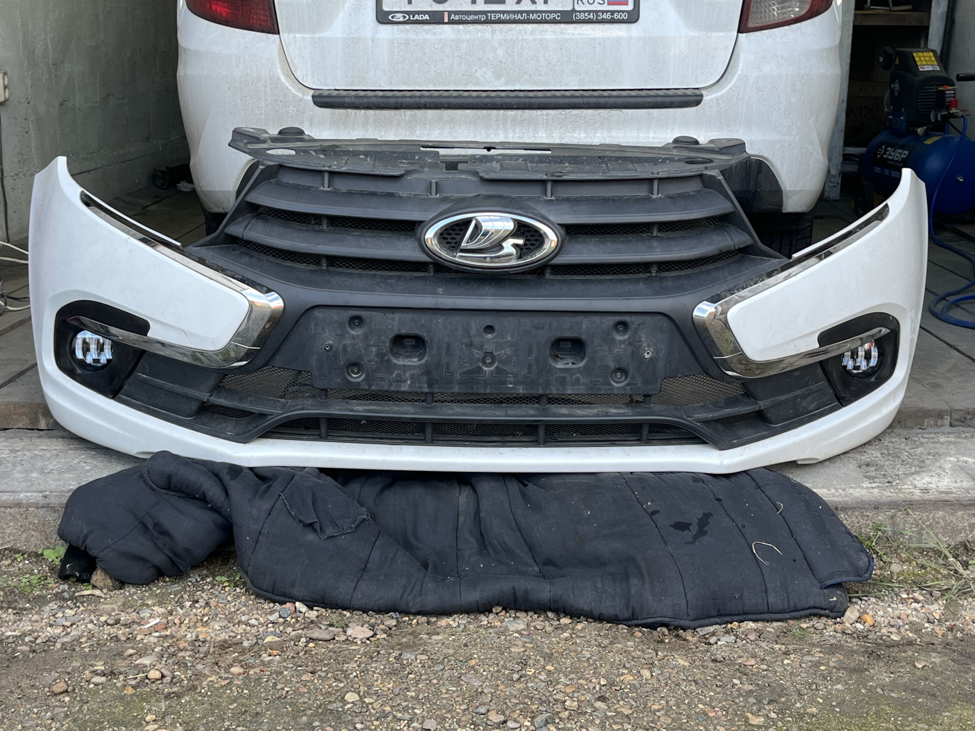 ПТФ двухцветные — Lada Гранта (2G) FL, 1,6 л, 2018 года | аксессуары ...