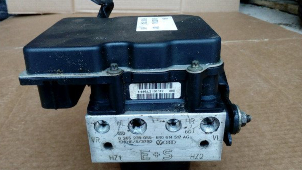 1 — Skoda Fabia Combi Mk2. Запчасти на фото: 6R0614517AG, 124016B