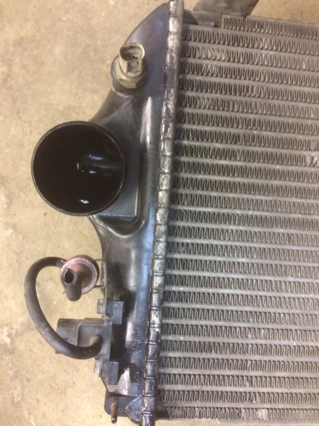 Масло на нижней кромке интеркулера — Toyota Hilux Surf (3G)