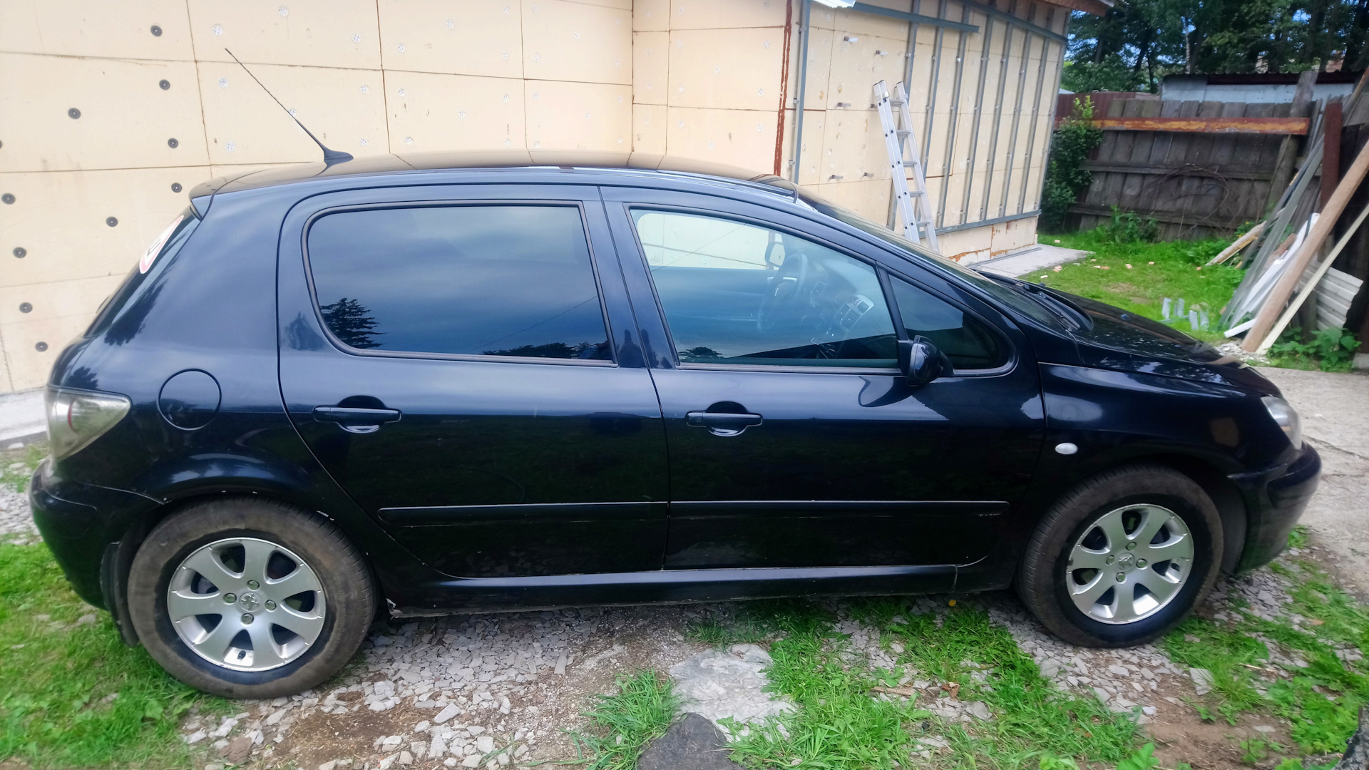 Peugeot 307 1.6 бензиновый 2005 | Чёрный Львенок на DRIVE2