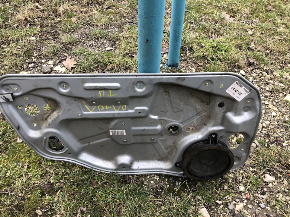 А это купленный для замены — Volvo S40 (2G)