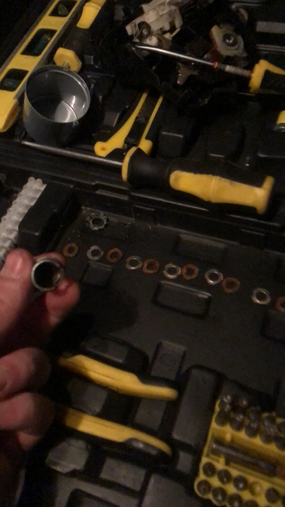 Заклинило замок багажника — Ford Focus I Hatchback, 1,8 л, 2004 года ...