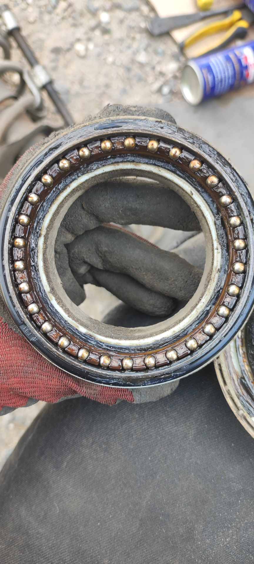 Смазка даже есть . — Lada Гранта Лифтбек (2G)