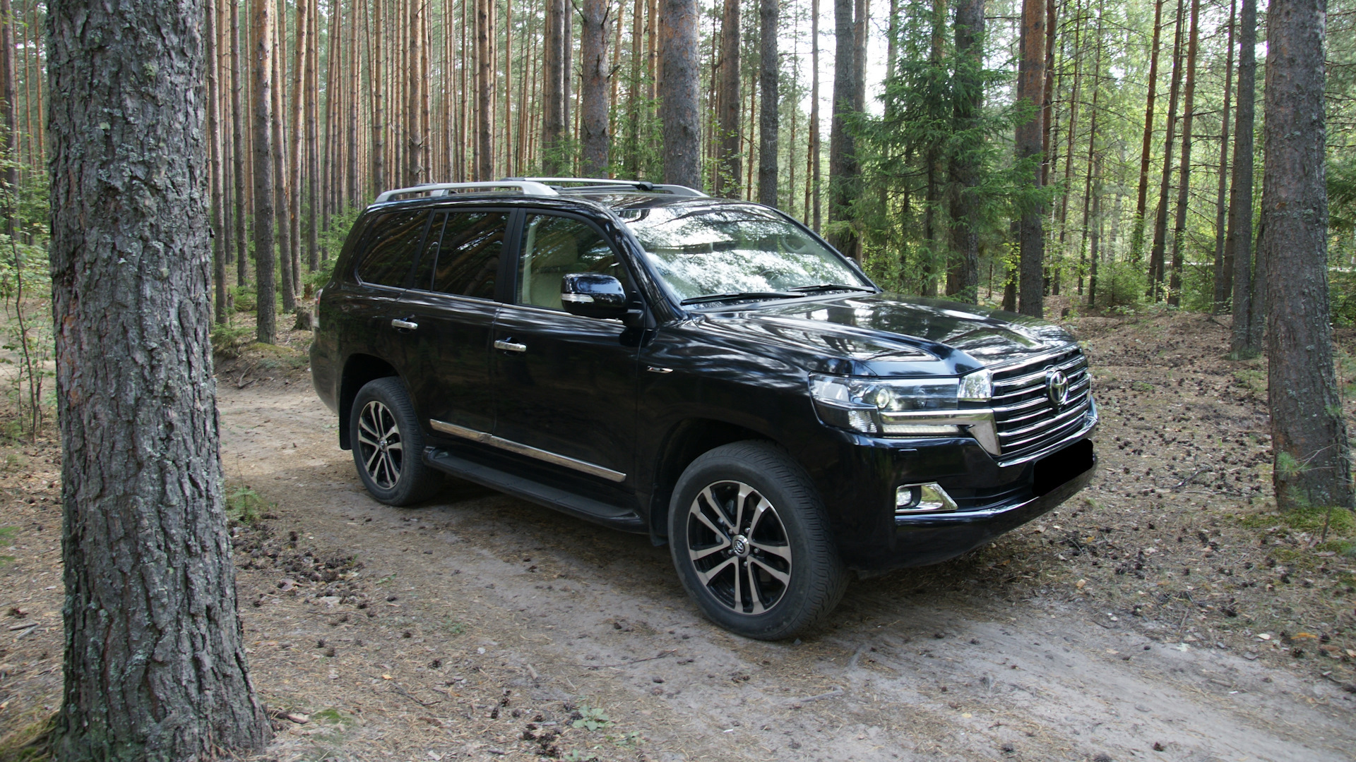 Тойота крузер 200 фото. Тойота ленд Крузер 200. Тойота ленд Крузер 200 черный. Toyota Land Cruiser 200 2016 черный. Тойота ленд Крузер 200 2017 черный.