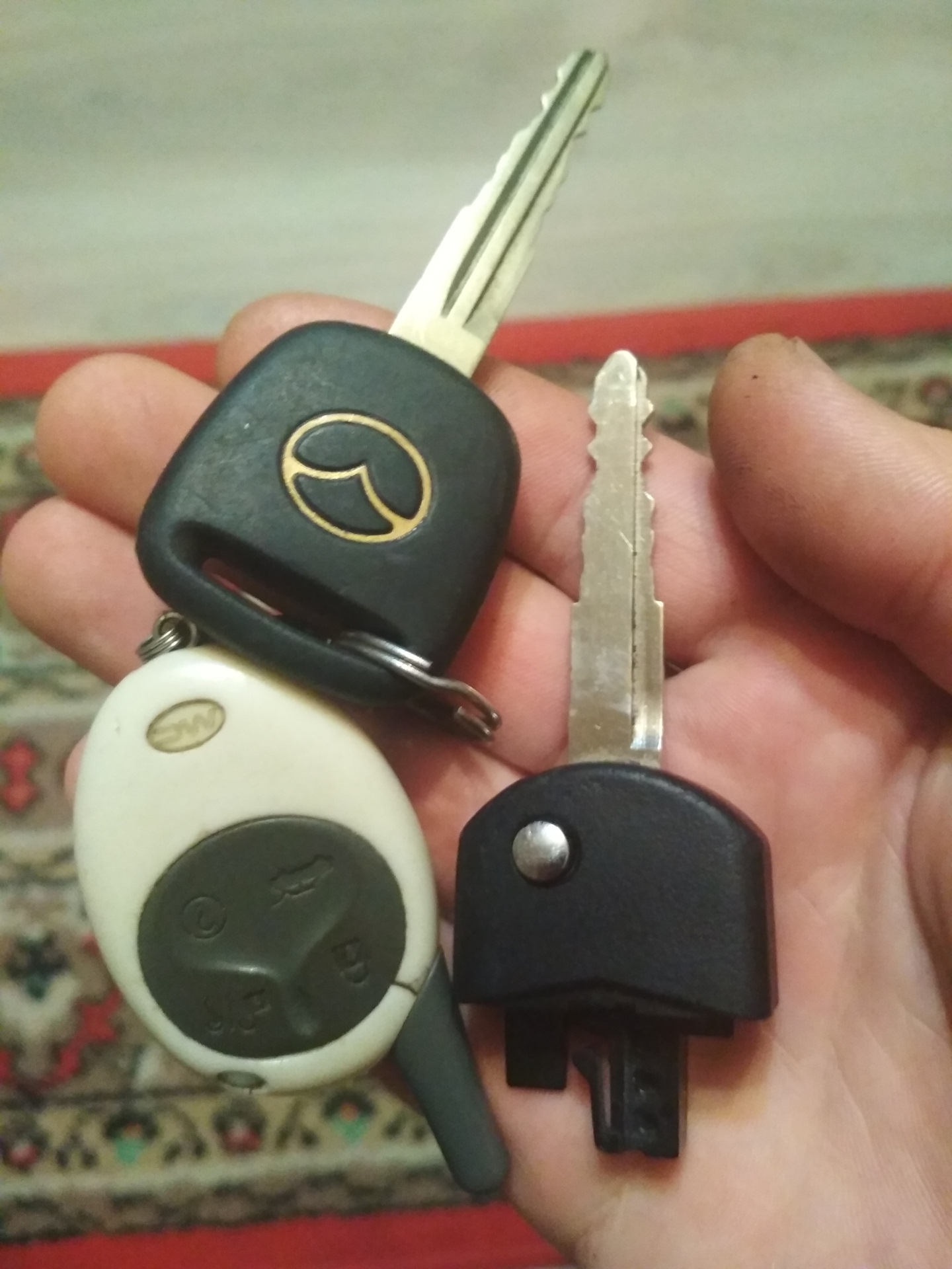 Сигнализация mazda. Ключи сигнализация Мазда 3. Штатная сигнализация Mazda 6 gg. Запчасти для штатного ключа Мазда 6. Mazda 6 ключ.