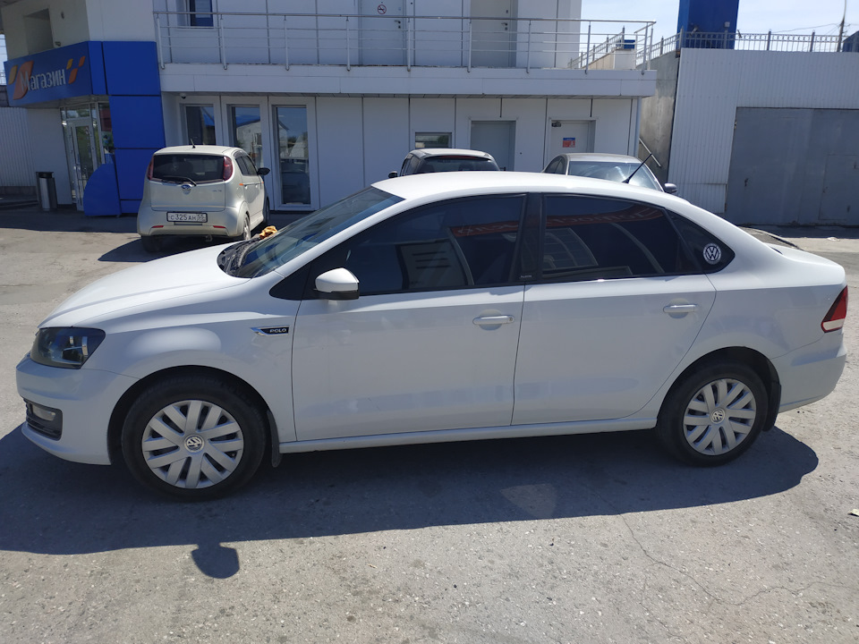 Перед на самом деле просвечивается, но сфотографировать не получается. — Volkswagen Polo Sedan