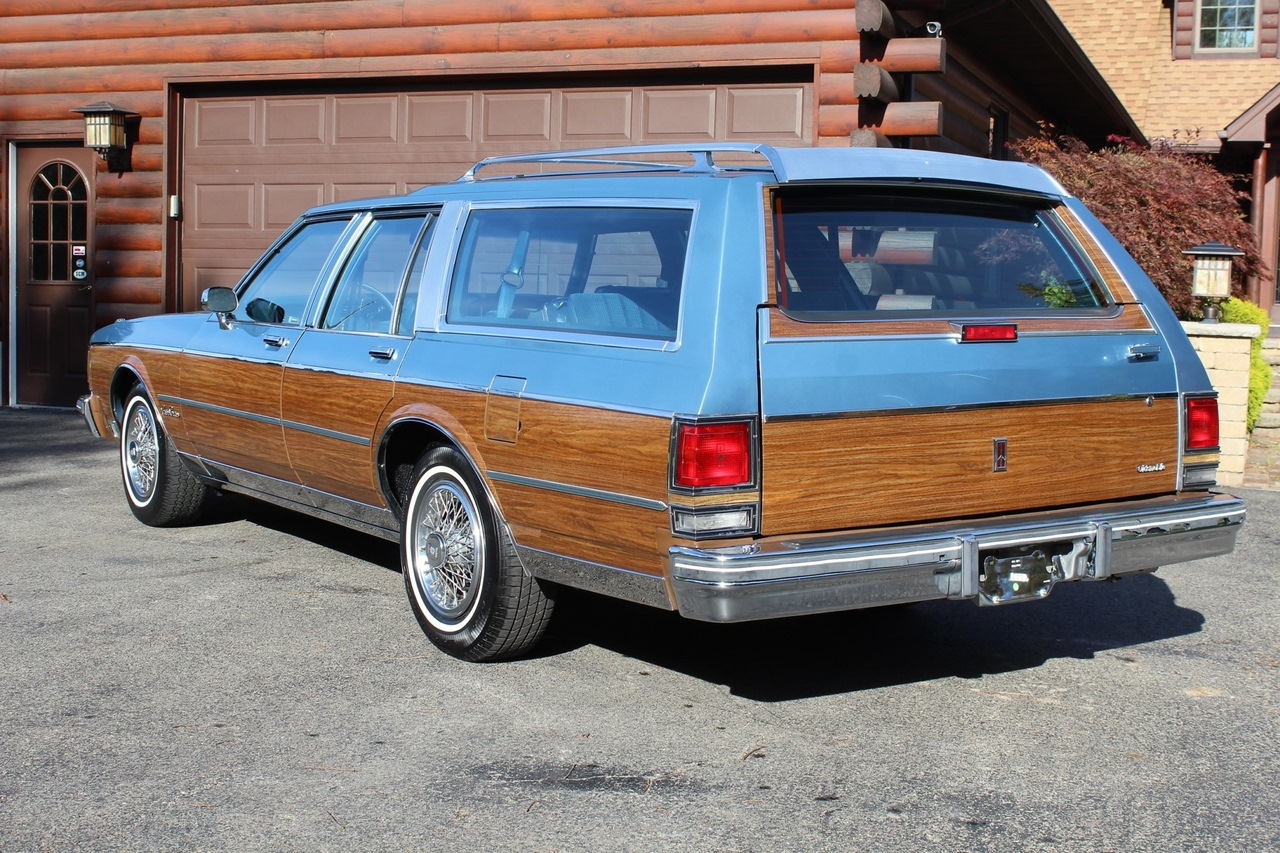 Oldsmobile Custom Cruiser