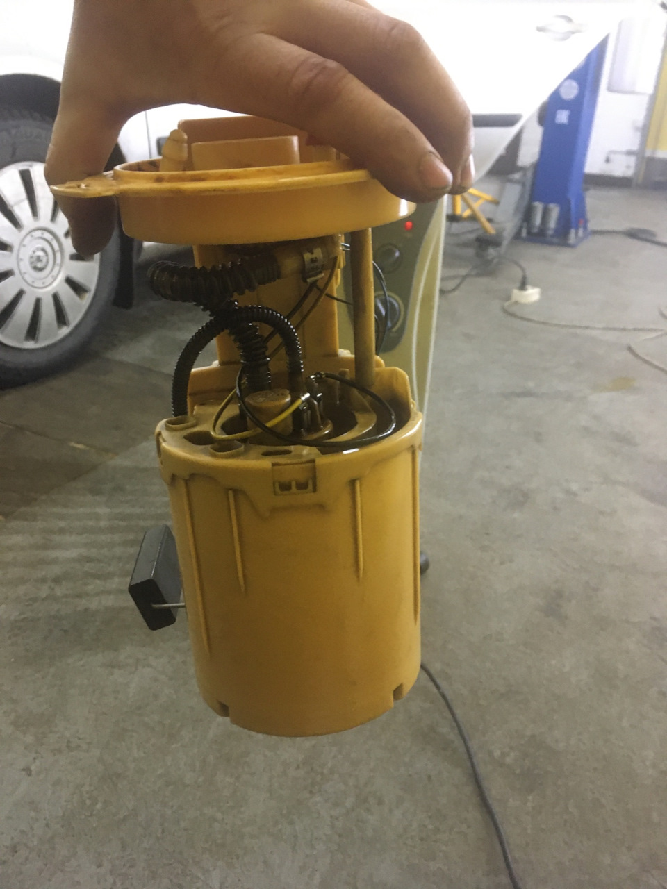 Чистка заборника в баке — Skoda Octavia A5 Mk2, 1,9 л, 2005 года ...