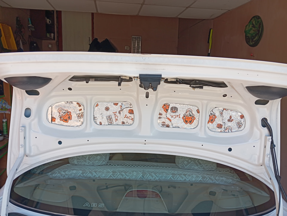 Шумка багажника — Toyota Corolla (110), 1,5 л, 2000 года | автозвук ...