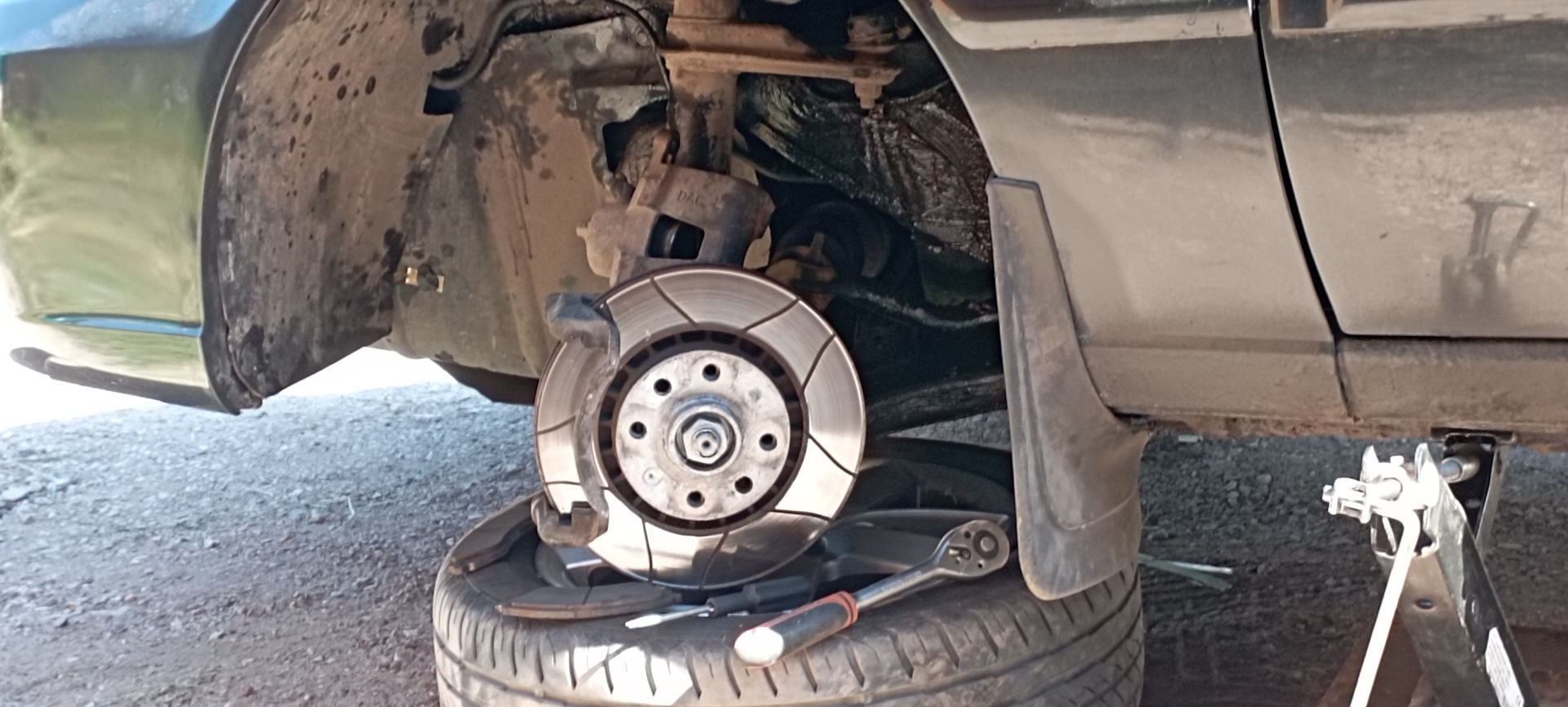 Профилактика передних тормозов. — Daewoo Nexia (N150), 1,5 л, 2011 года ...