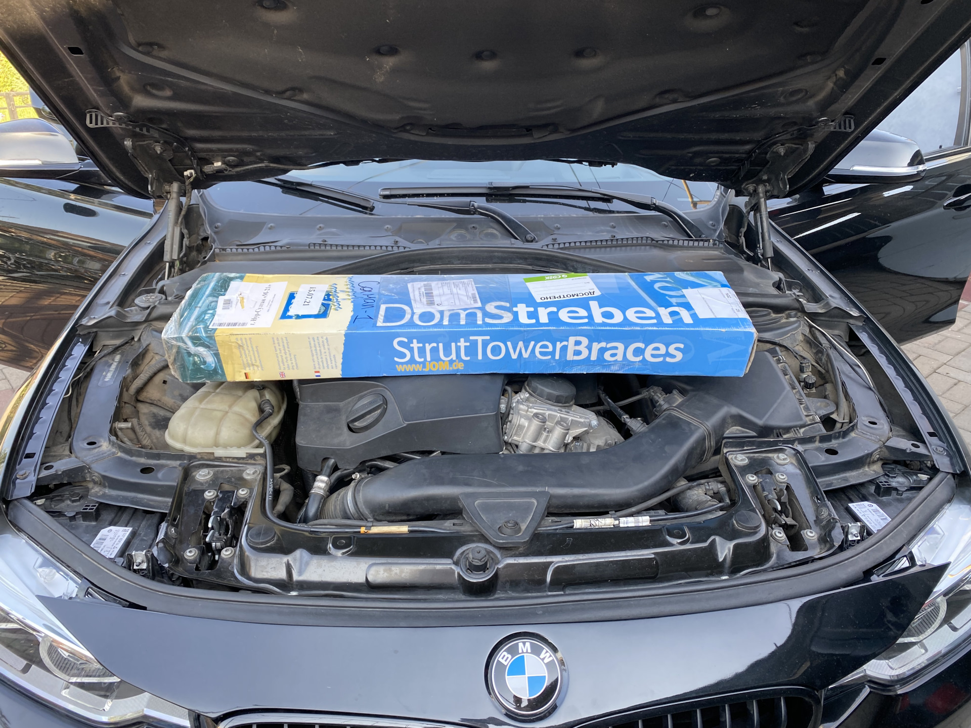 Установка: Распорка передних стаканов — BMW 3 series (F30), 3 л, 2011 ...