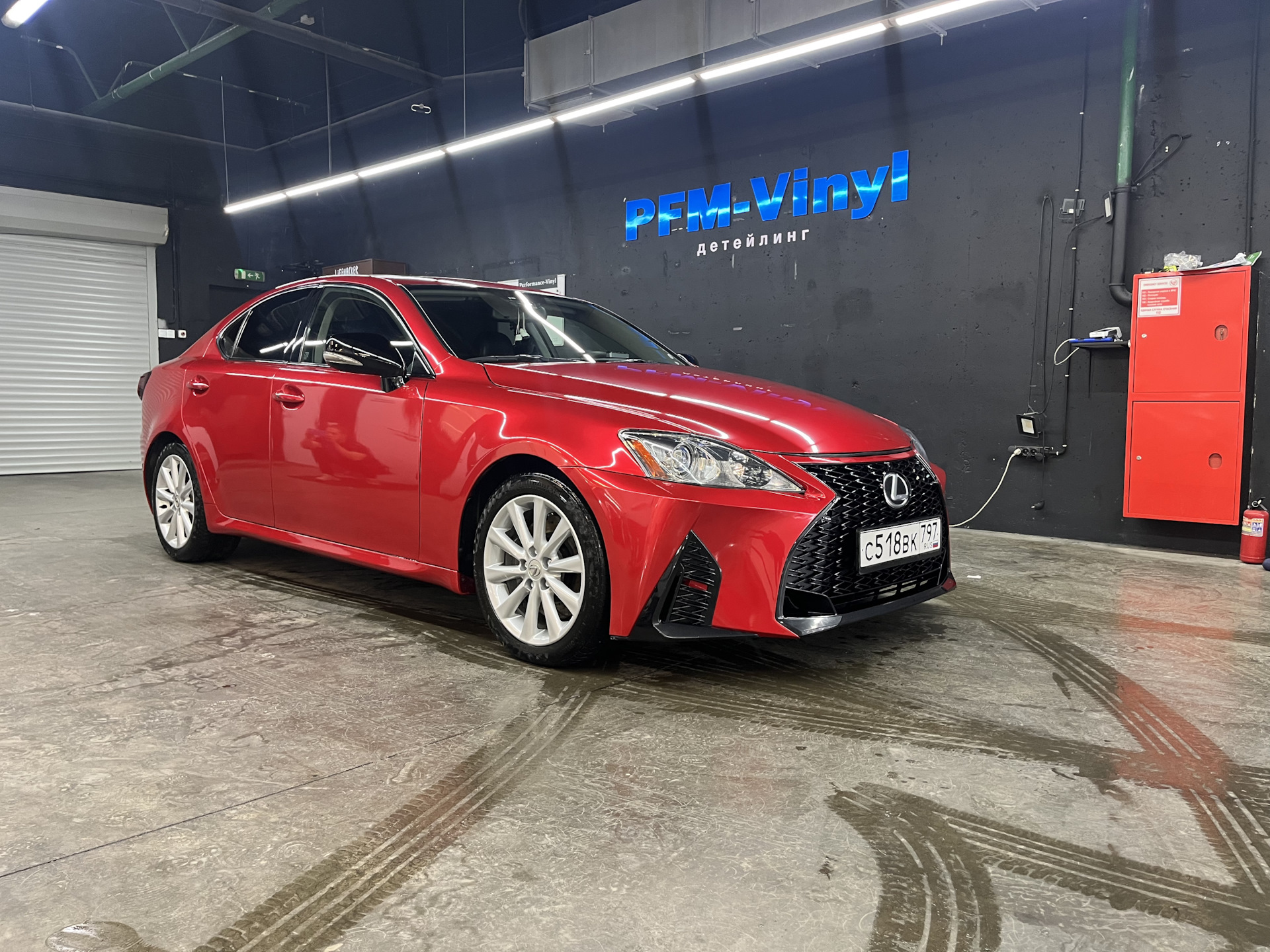 Lexus is 250 красный матовый