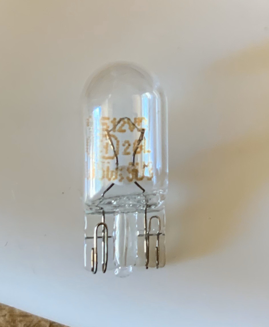 Замена лампы габаритных огней. — Ford Focus II Hatchback, 2 л, 2010 ...