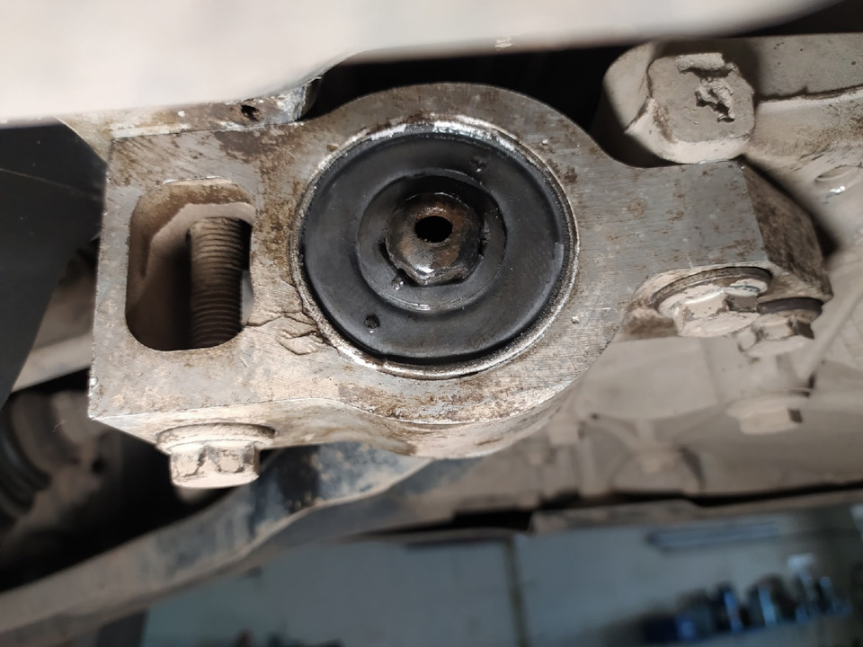 Задние сайлентблоки переднего рычага без корпуса от RS — Volkswagen ...