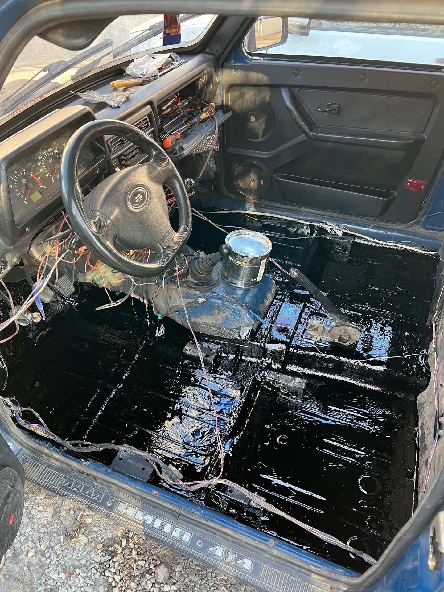 АНТИКОР ДНИЩА В САЛОНЕ — Lada 4x4 3D, 1,7 л, 2009 года | своими руками ...