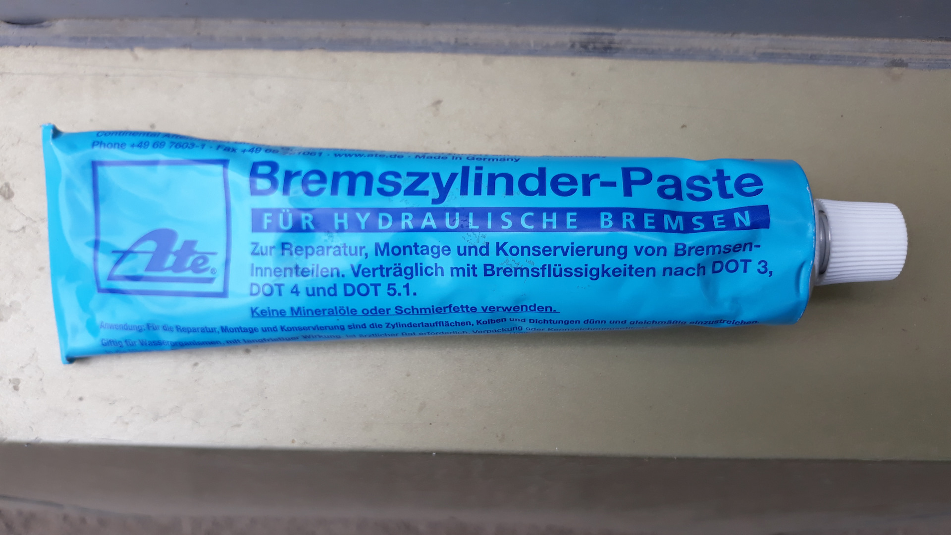 Паста ate. Паста Ате для тормозных цилиндров. Ate Bremszylinder paste. Смазочная паста 6l20 вес 675 г.