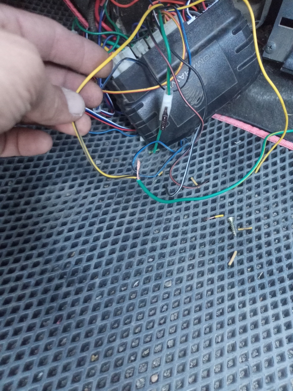 Подключаем открывание багажника с брелка — Lada Приора седан, 1,6 л ...