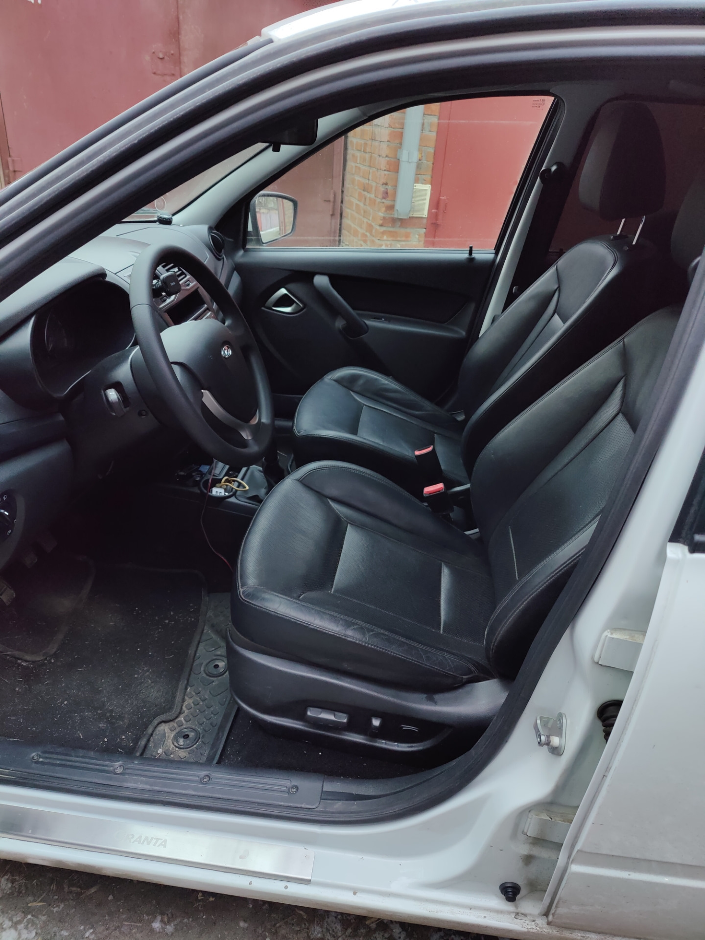 Сиденья от иномарки Hyundai i40 — Lada Гранта (2G) FL, 1,6 л, 2023 года ...