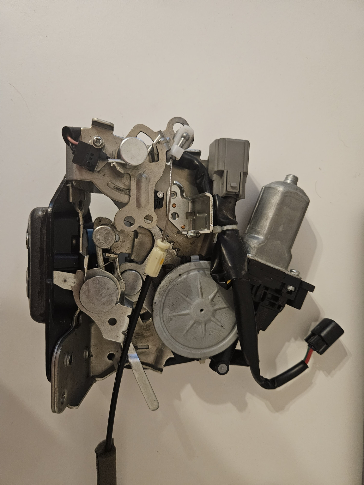 Не закрывается дверь багажника. Решено — Chrysler Town and Country V, 3 ...