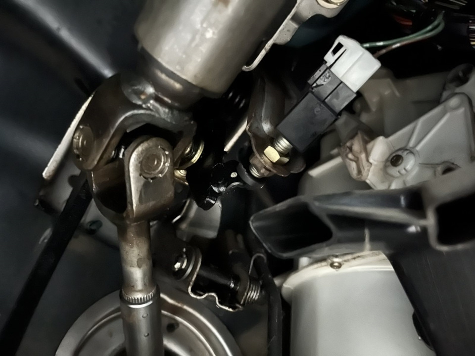 Перестали работать стоп-сигналы (Исправлено) — Mitsubishi Lancer VI, 1 ...