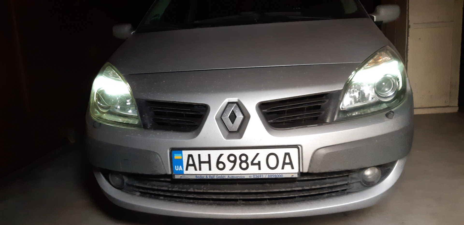 Мелочь, а приятно — Замена лампочек габаритных огней в фарах — Renault  Grand Scenic II, 1,9 л, 2007 года | электроника | DRIVE2