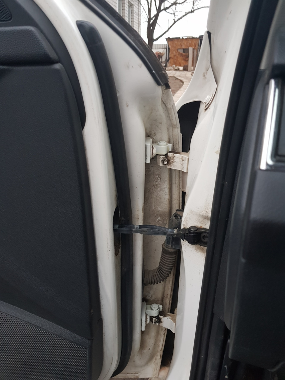 Замена петель водительской двери — Skoda Octavia A7 Mk3, 1,4 л, 2013 ...